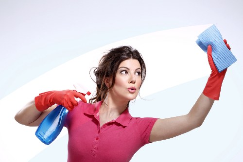 Hot water extraction method for commercial carpet cleaning
